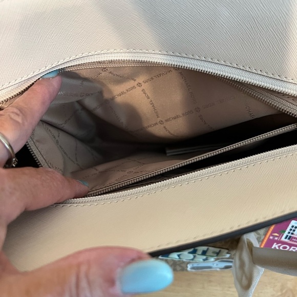 MK Gilly Travel Tote - Picture 9 of 9